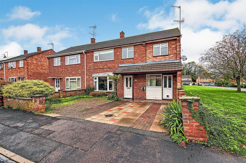 Oslars Way, Fulbourn, Cambridge 5 bed semidetached house £1,995 pcm