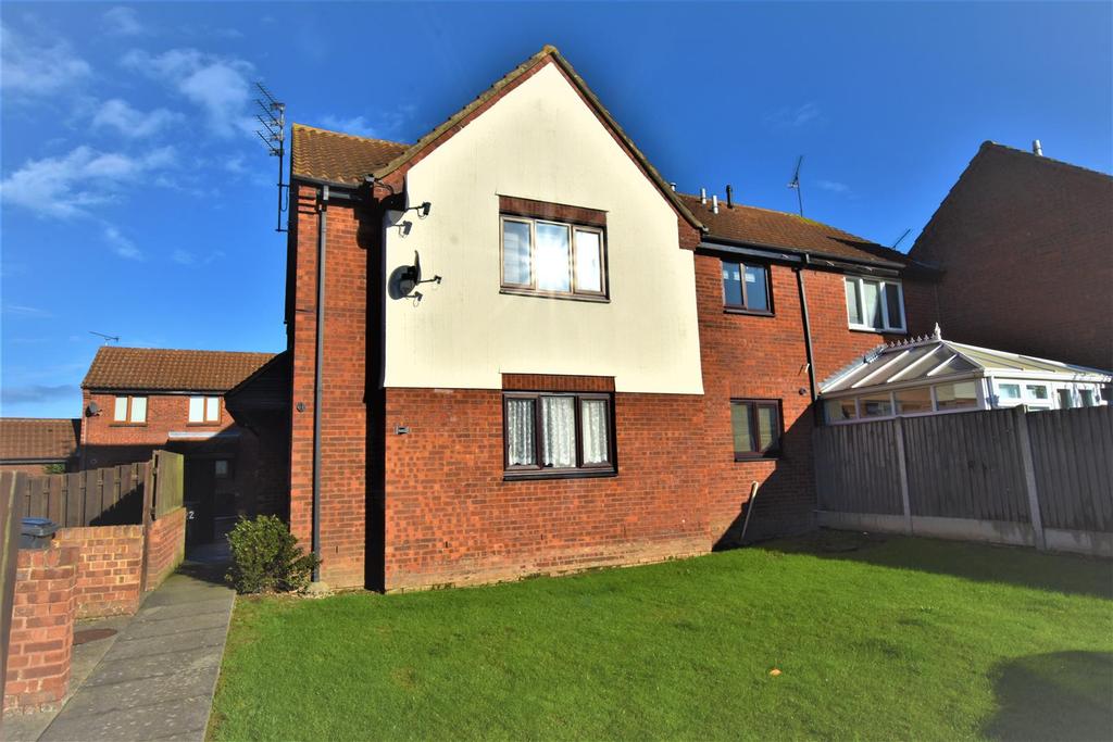 Berry Vale, South Woodham Ferrers... Studio £625 pcm (£144 pw)
