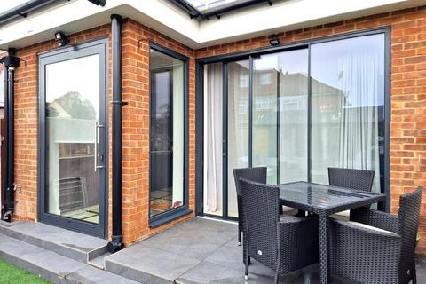 13 Catherine Gardens, Hounslow, TW3 2PP