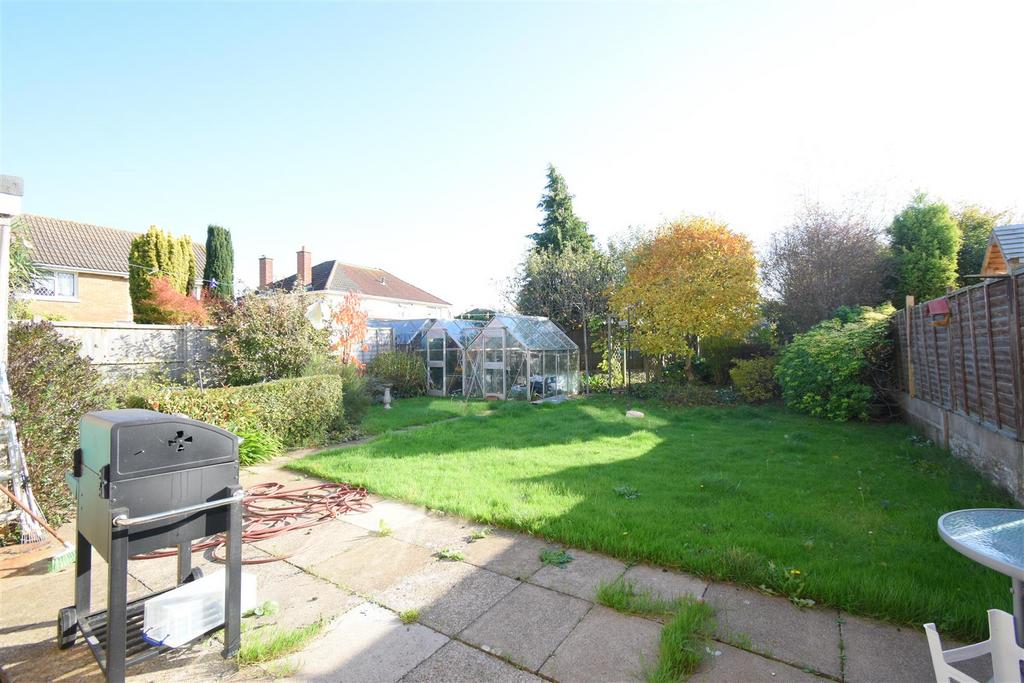 Road, Longwell Green, Bristol 3 bed semidetached house £