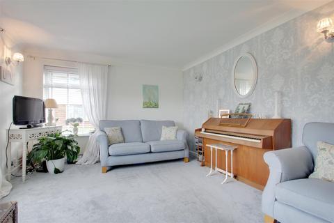 2 bedroom flat for sale - St Aubins Court, Sea Lane, Ferring