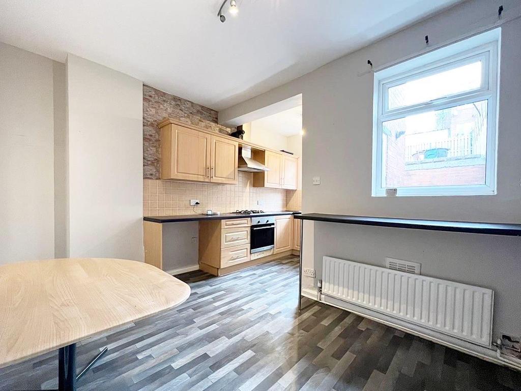James Street, Worsbrough Dale, Barnsley 2 bed terraced house £625 pcm (£144 pw)