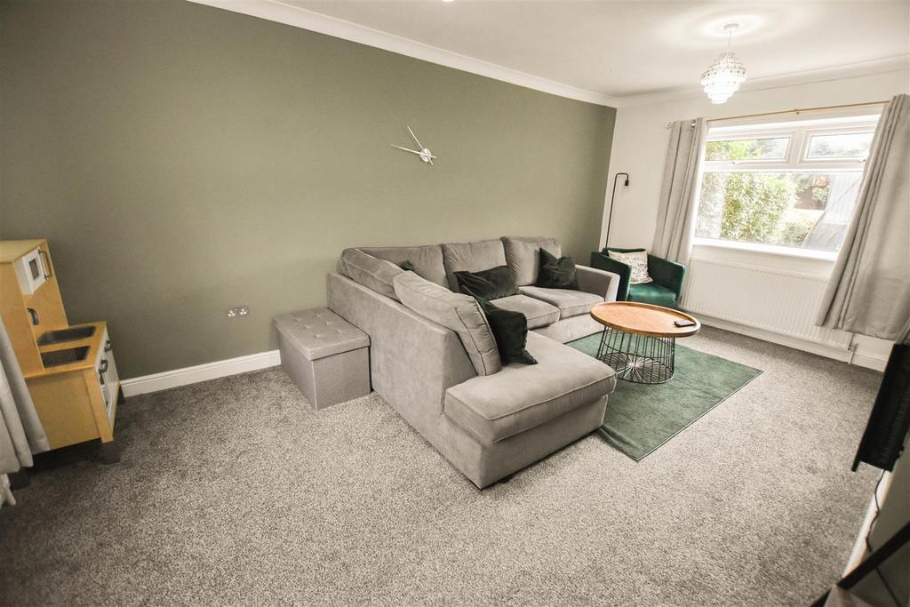 Newstead Drive, Sheffield, S12 3 bed semidetached house £170,000