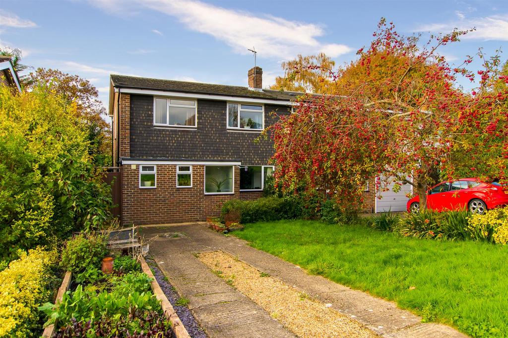 West Close, Fernhurst, Haslemere 3 bed semidetached house £425,000