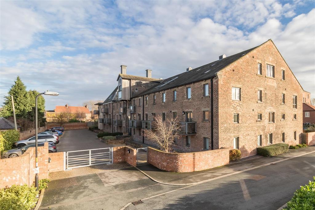20, Langstrothdale Apartment, Waterside, Boroughbridge, York, YO51 9GY 2 bed apartment £280,000