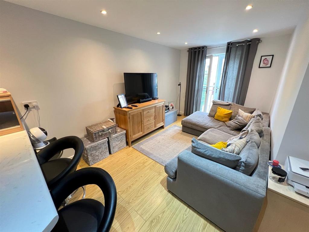 Red Admiral Apartments, Stourbridge... 2 bed apartment £800 pcm (£185 pw)