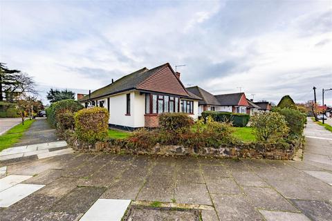 3 bedroom detached bungalow for sale - Chadacre Road, Thorpe Bay