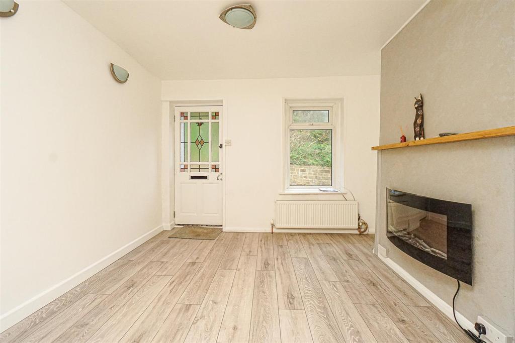 Cambridge Road, Hastings 2 bed terraced house £185,000
