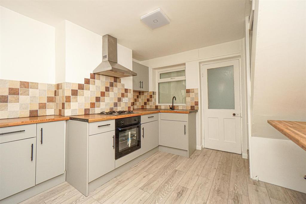 Cambridge Road, Hastings 2 bed terraced house £185,000