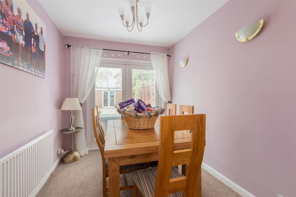 31 Warner Close-11.jpg