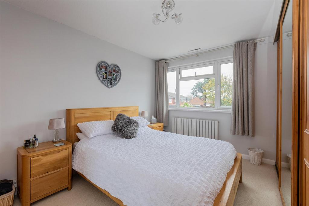 31 Warner Close-13.jpg
