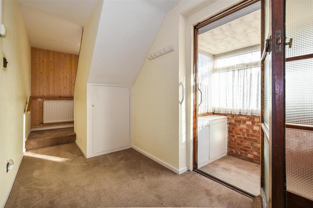 Corunna Main, Andover 3 bed semidetached house £320,000