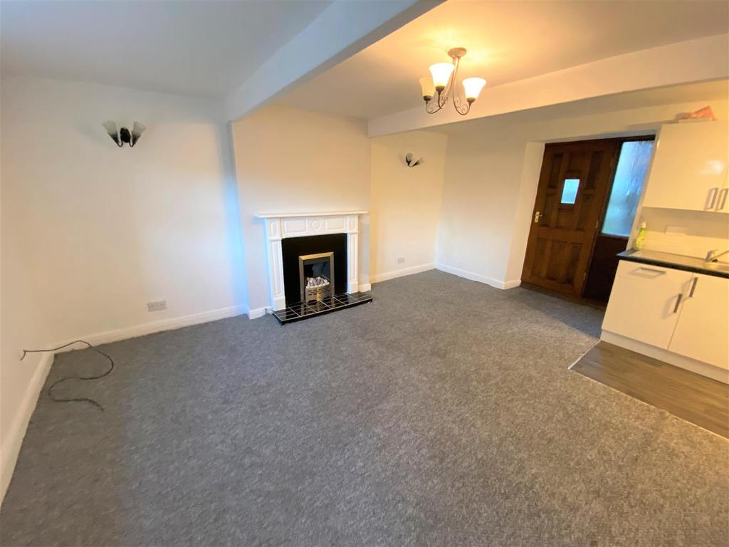 Highgate Road, Queensbury, Bradford 2 bed terraced house £600 pcm (£