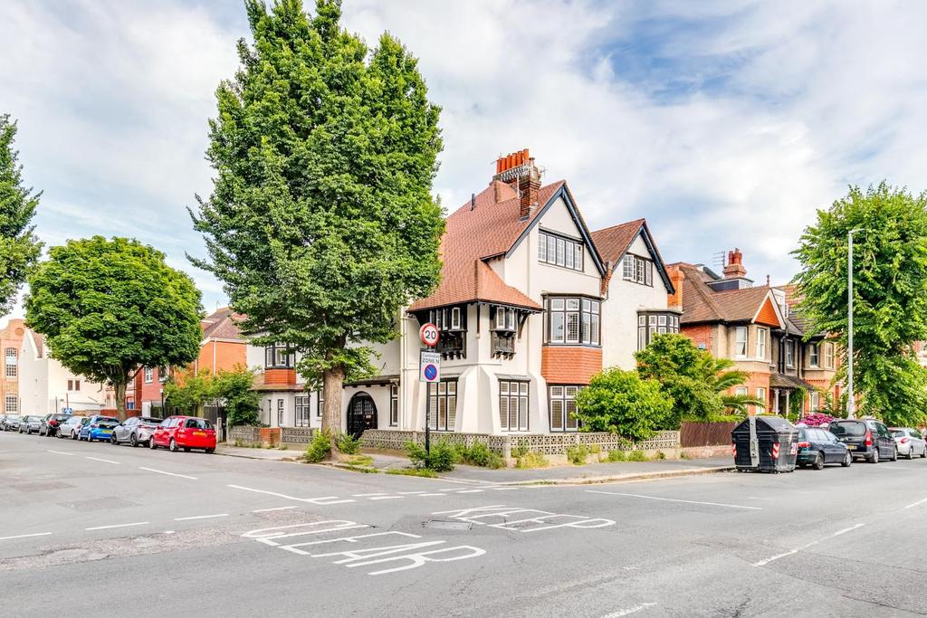 Sackville Road, Hove 1 bed apartment for sale £275,000