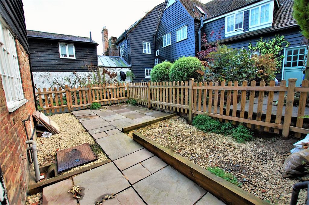 Courtyard Style Rear Garden