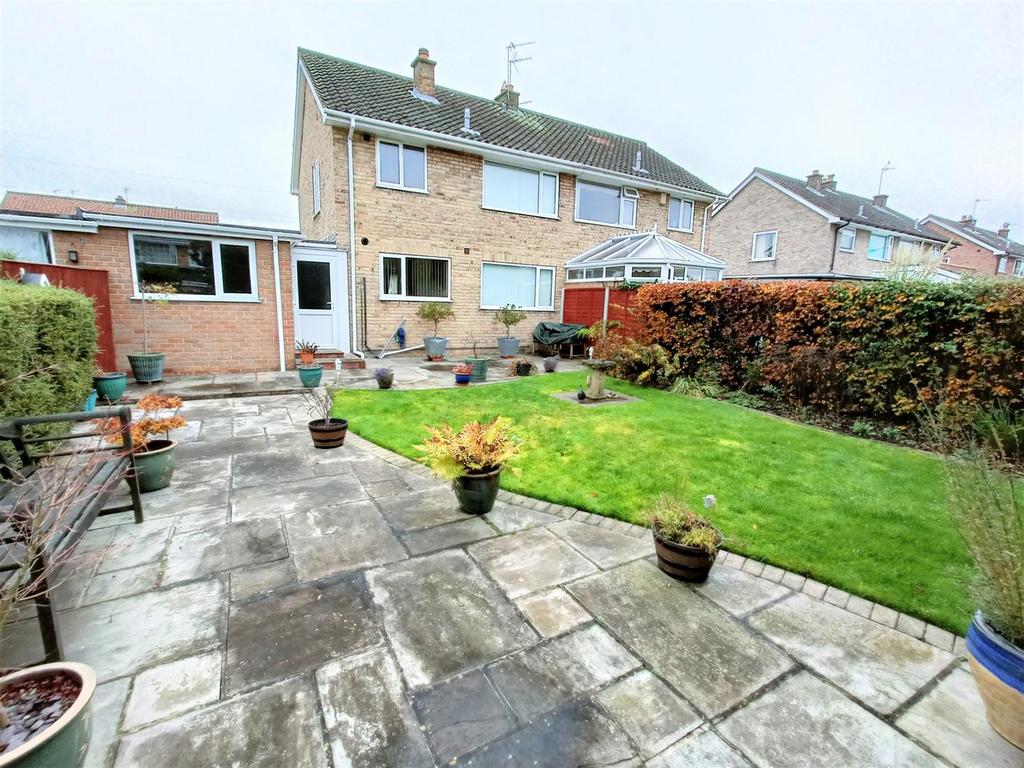 Bramley Garth, York, YO31 0PG 3 bed semidetached house £325,000