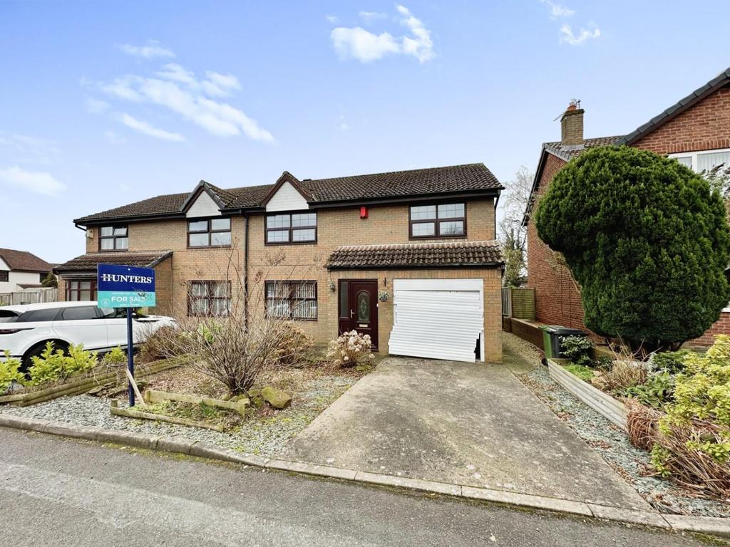 Abbotsford Drive, Carlisle 3 bed semidetached house £205,000
