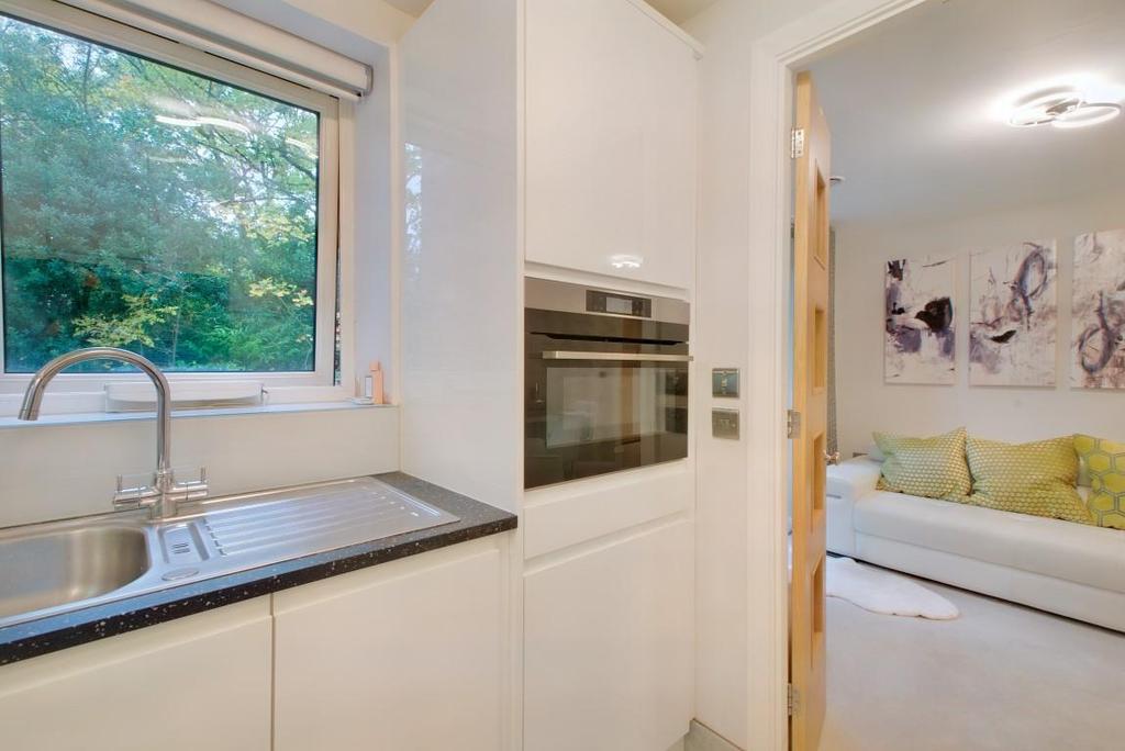 8525000-interior23 (Medium).jpg