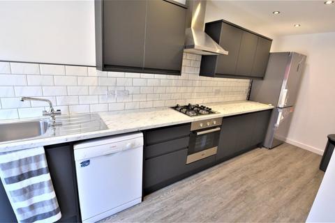 3 bedroom house to rent, 118 Brudenell Road (3 Bed)