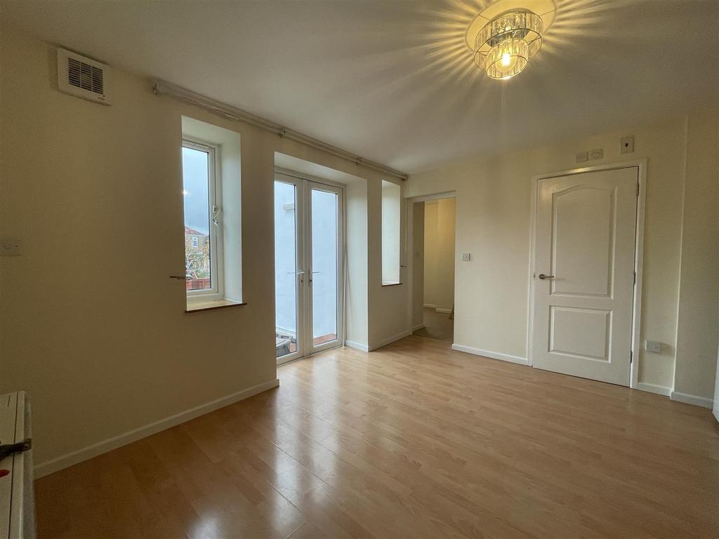 Road, Bristol 2 bed property £1,100 pcm (£