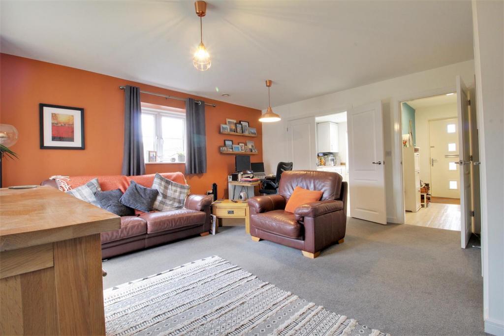 Mainsail Lane, Hempsted, Gloucester 3 bed semidetached house £315,000