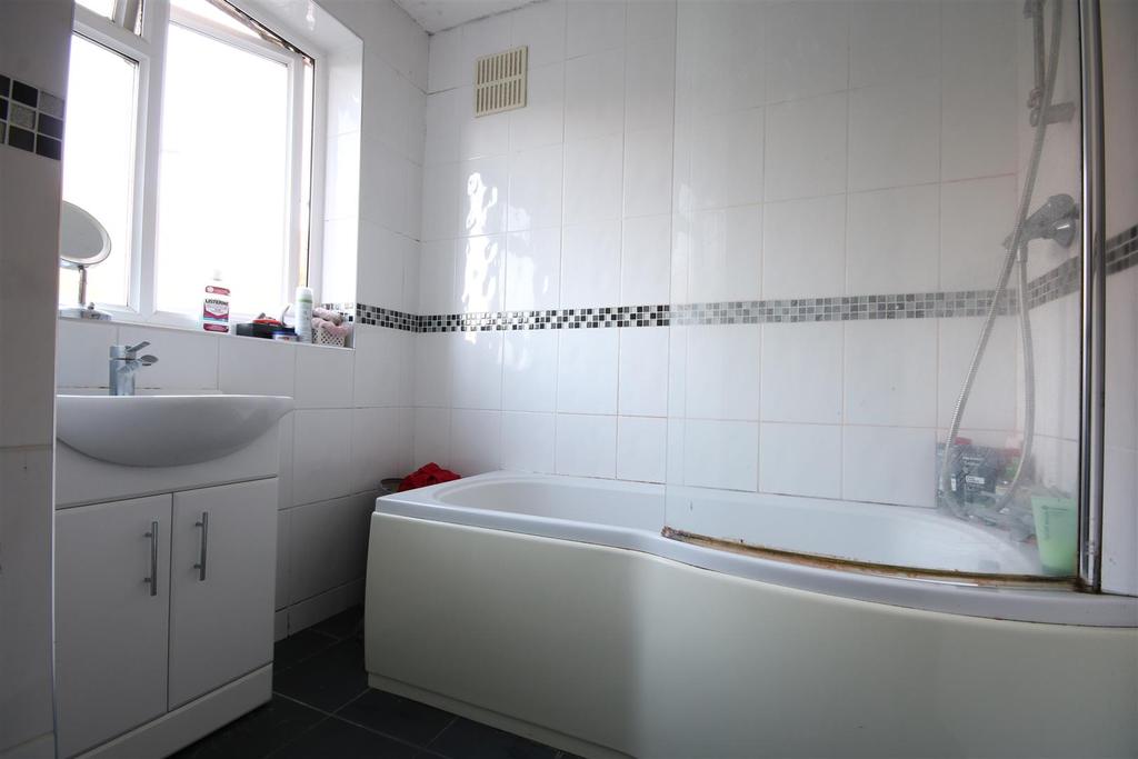 NEWTON WOOD ROAD, ASHTEAD, KT21 3 bed semidetached house for sale £
