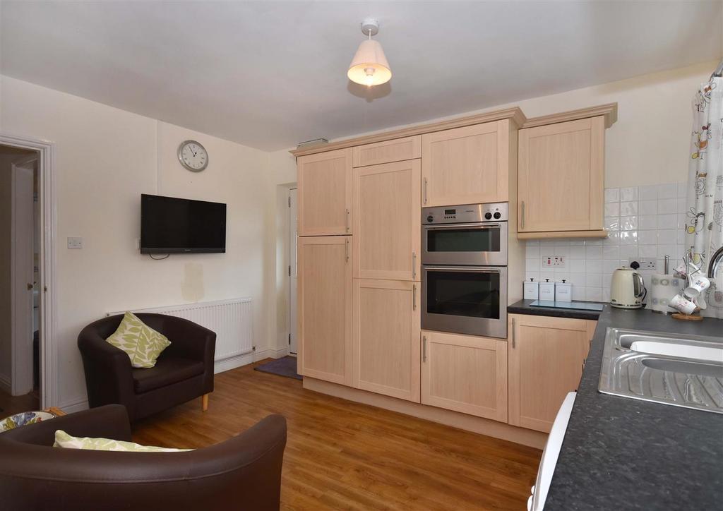 6 Lime Close-kitchen2.jpg