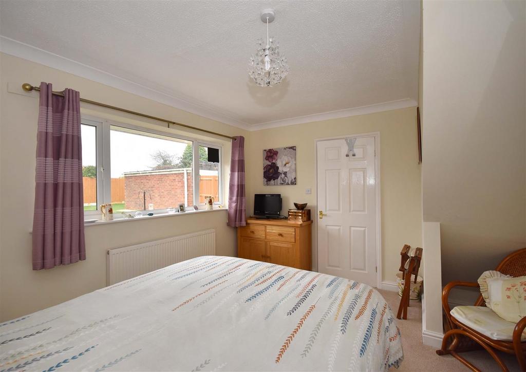 6 Lime Close-Bed1.jpg