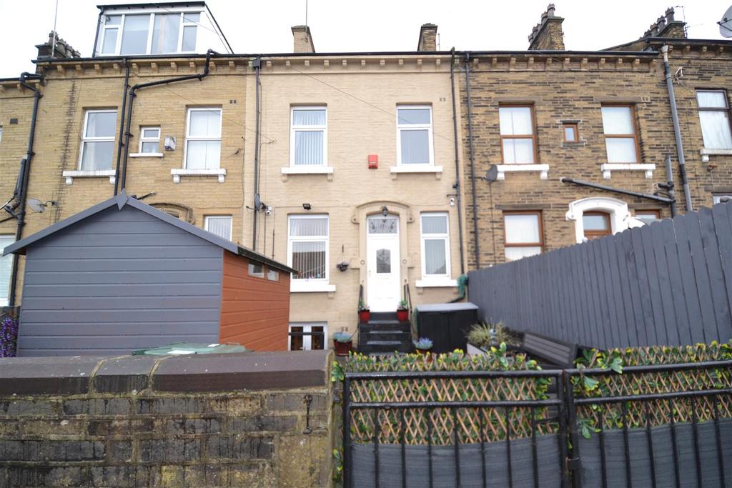 Olive Grove, Fairweather Green, Bradford 3 bed terraced house £137,500