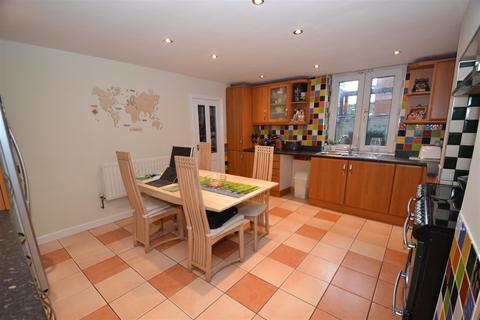 17 Olive Grove, Bradford, BD8 0LG
