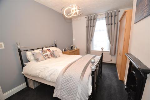 17 Olive Grove, Bradford, BD8 0LG