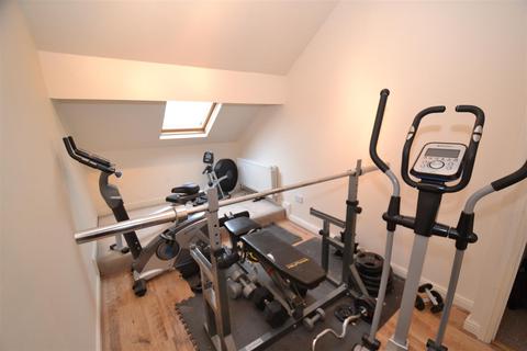 17 Olive Grove, Bradford, BD8 0LG