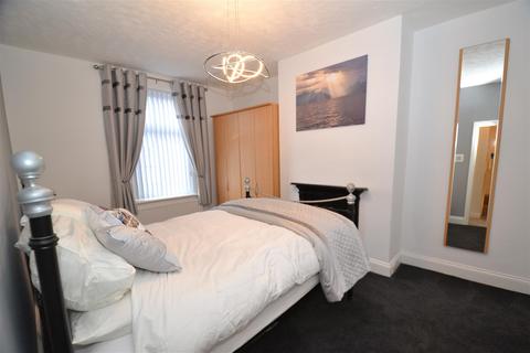 17 Olive Grove, Bradford, BD8 0LG