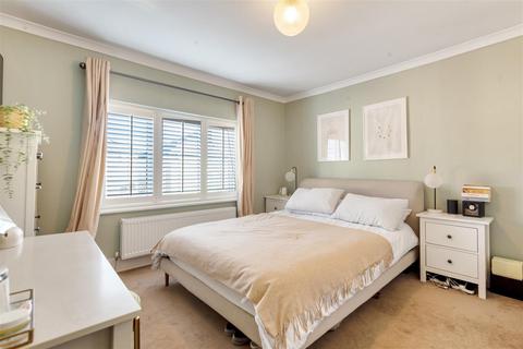 11 Station Road, Carshalton, SM5 2LA