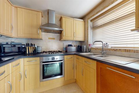 10 Yeates Drive, Kemsley, Sittingbourne, ME10 2UH