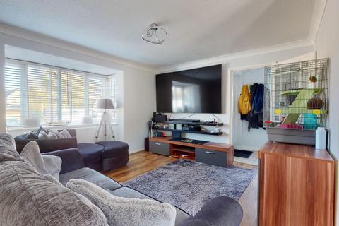 10 Yeates Drive, Kemsley, Sittingbourne, ME10 2UH