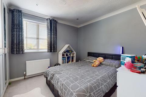 10 Yeates Drive, Kemsley, Sittingbourne, ME10 2UH