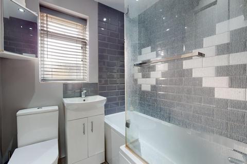 10 Yeates Drive, Kemsley, Sittingbourne, ME10 2UH