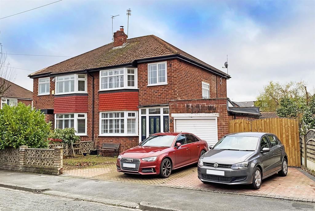 Bradley Close, Timperley 3 bed semidetached house £460,000