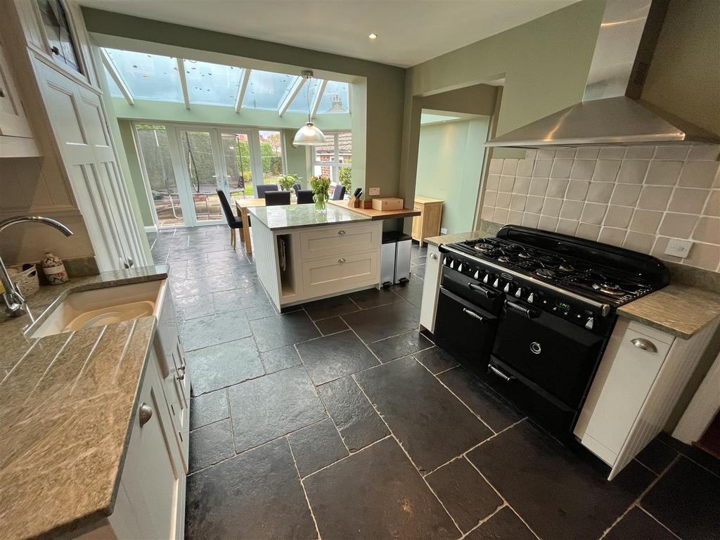 Knutsford Road, Wilmslow 4 bed detached house for sale £849,950