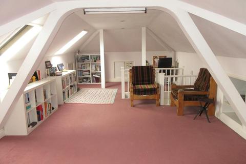 23 Minterne Avenue, Southall, UB2 4HW