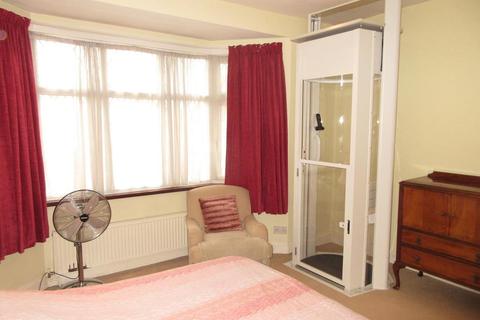 23 Minterne Avenue, Southall, UB2 4HW