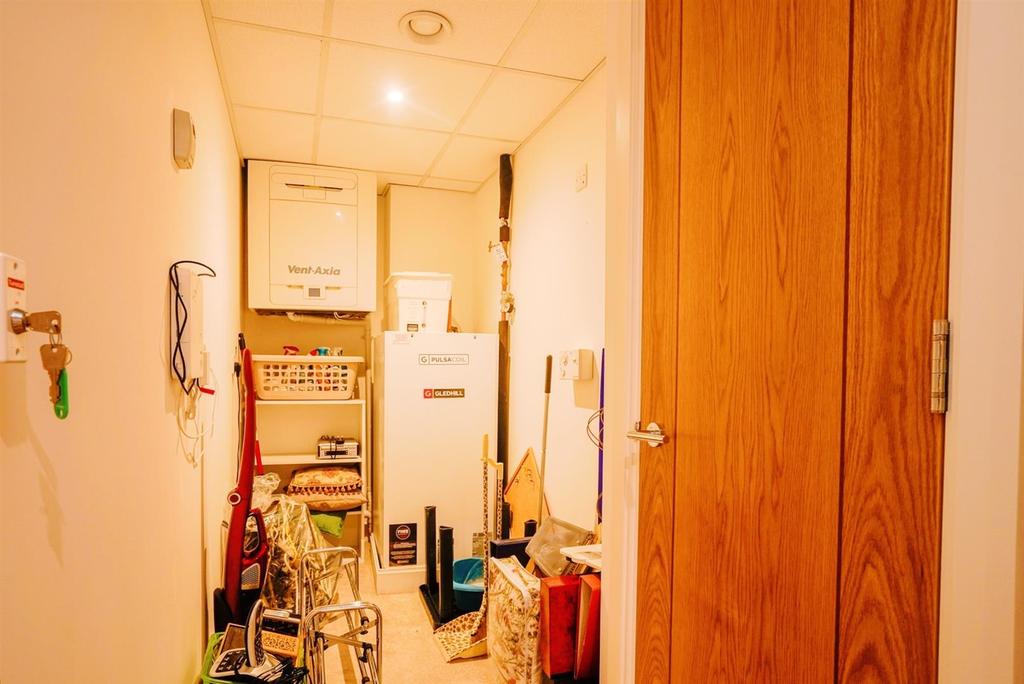 Storage cupboard .jpg