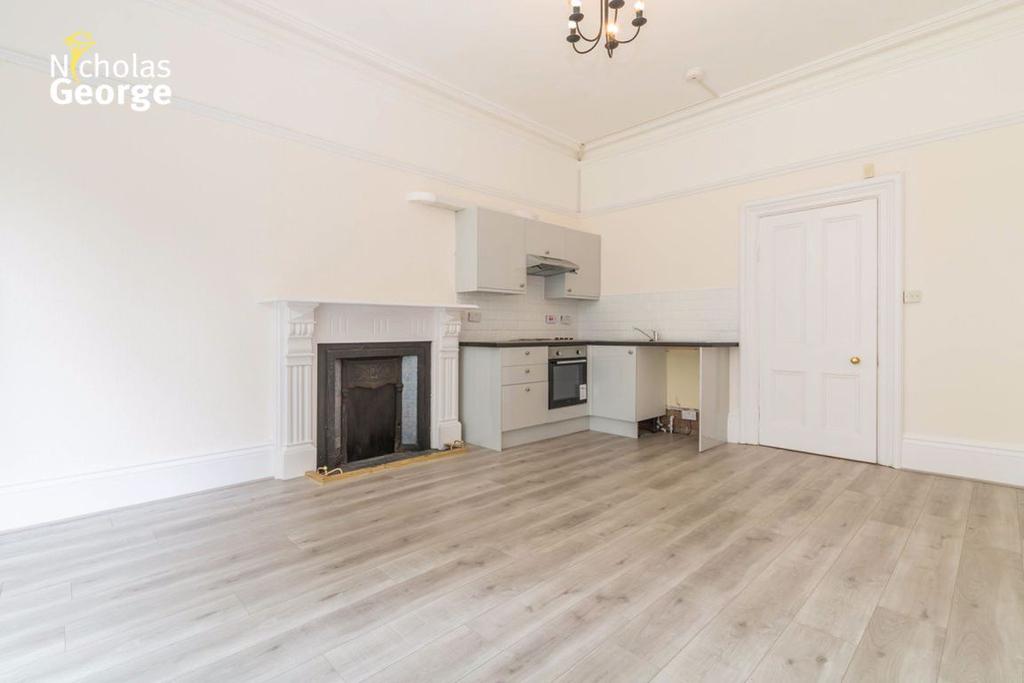 Sandford Road, Moseley, B13 9BU 1 bed flat £550 pcm (£127 pw)