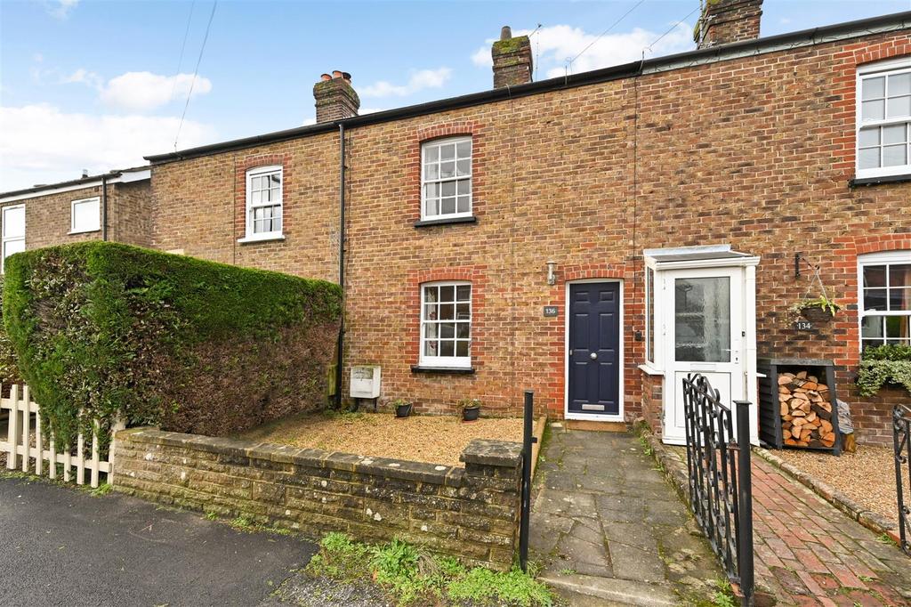 Fitzalan Road, Arundel 2 bed terraced house £1,325 pcm (£306 pw)