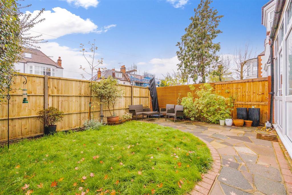 Melbury Gardens, West Wimbledon, SW20 4 bed house - £920,000