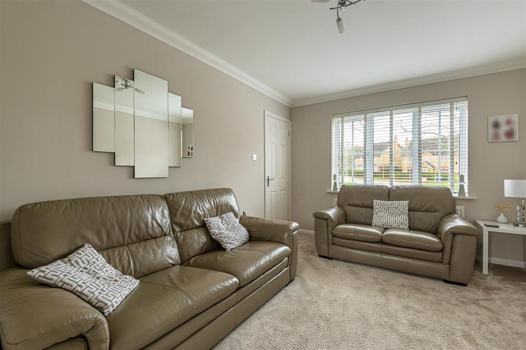 Thor Drive, Bedford 3 bed detached house £350,000