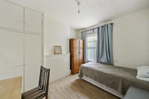 3 bedroom terraced house for sale, Meyrick Road, Willesden