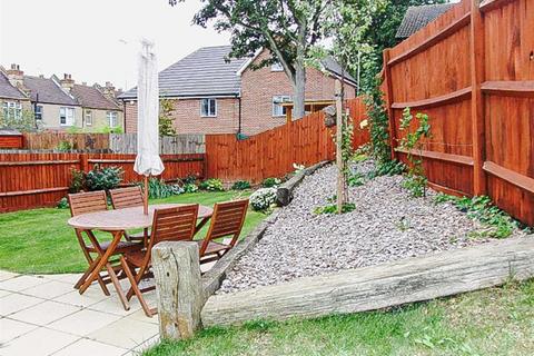 6 Foxdene Close, London, E18 1BH