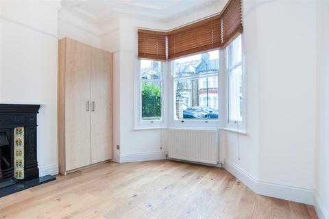 2 bedroom flat to rent, Solent Road, West Hampstead NW6